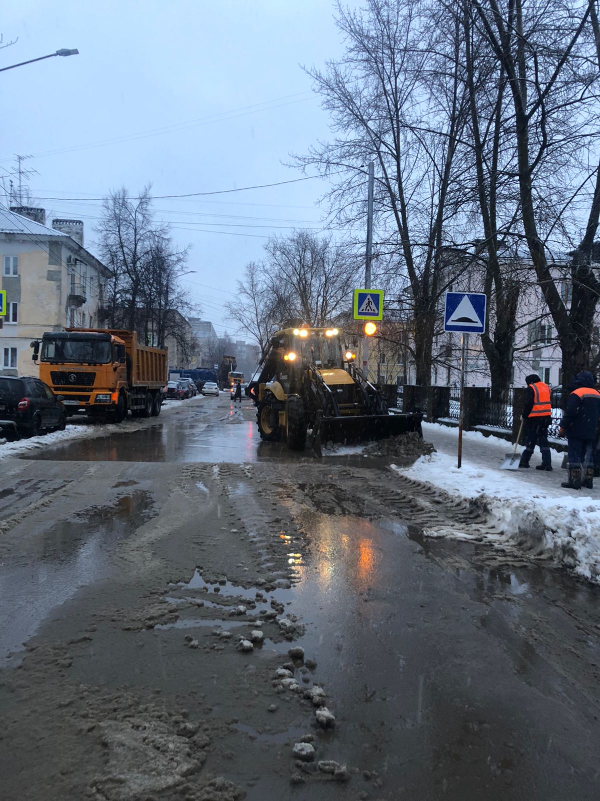 Андрей Житников: Во время дождя со снегом в утренние часы пик удалось  сохранить привычный автомобильный трафик благодаря работе дорожных служб -  Официальный сайт администрации города Нижнего Новгорода