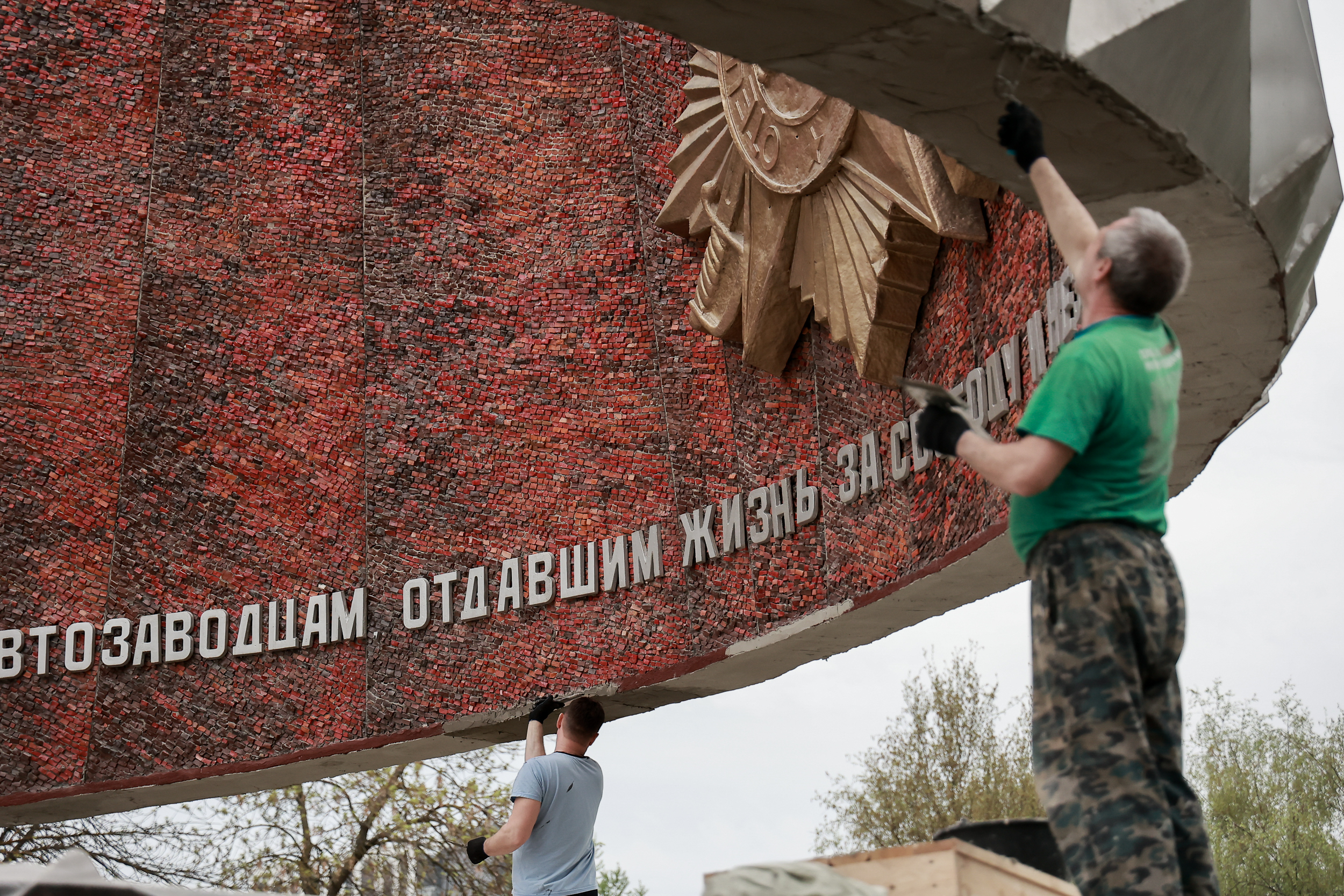 Памятники героям Великой Отечественной войны ремонтируют и чистят в Нижнем  Новгороде - Официальный сайт администрации города Нижнего Новгорода