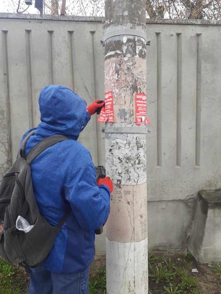 В праздники уборка города не останавливалась: подрядчики чистили  прибордюрные полосы, собирали мусор, красили остановки и лавочки -  Официальный сайт администрации города Нижнего Новгорода