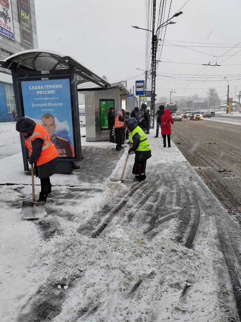 В связи со снегопадом только на улично-дорожной сети Нижнего Новгорода  задействовано 640 единиц техники и более одной тысячи дорожных рабочих -  Официальный сайт администрации города Нижнего Новгорода