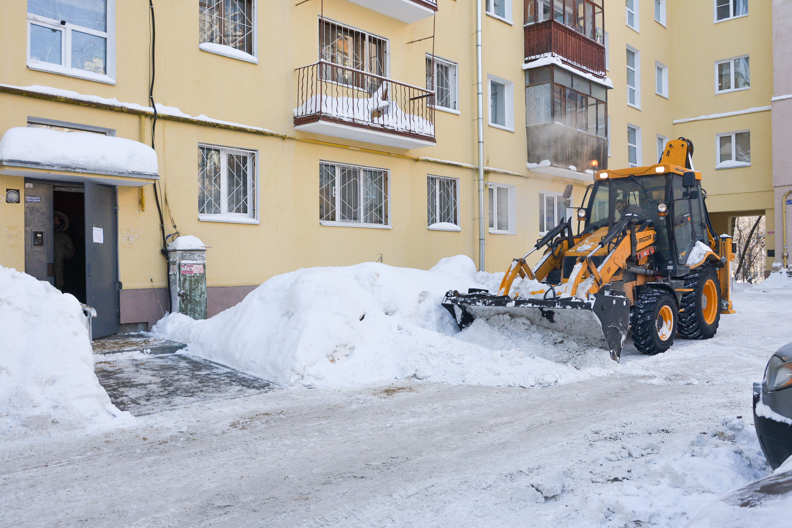 Сотрудники нижегородского управления АТИ по поручению мэра ежедневно  выходят в рейды для выявления автомобилей, препятствующих механизированной  уборке снега - Официальный сайт администрации города Нижнего Новгорода