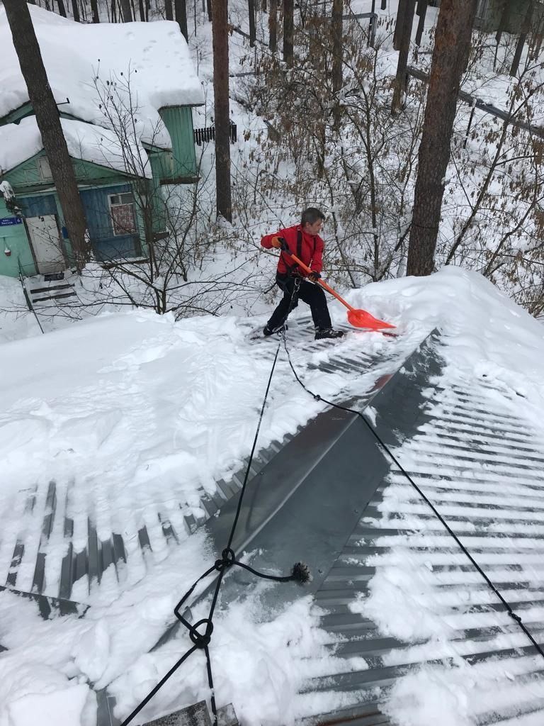 В Нижнем Новгороде усилили работу по очистке кровель от снега в связи с  потеплением - Официальный сайт администрации города Нижнего Новгорода