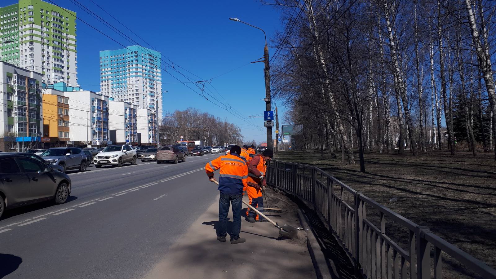 В Нижнем Новгороде в рамках месячника по благоустройству ведется  комплексная уборка улично-дорожной сети с применением поливомоечных машин -  Официальный сайт администрации города Нижнего Новгорода