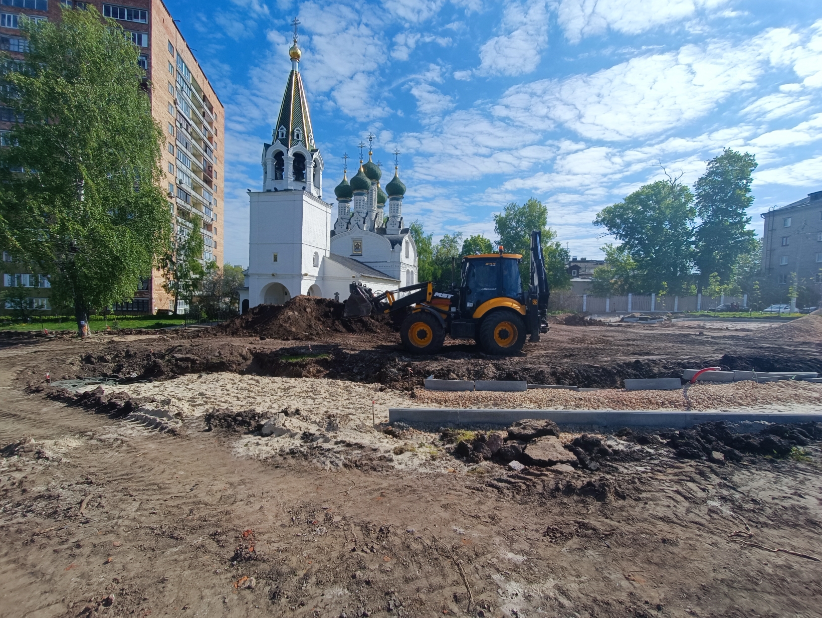 Комплексное благоустройство сквера около Успенской церкви проходит по  программе ФКГС в Нижегородском районе - Официальный сайт администрации  города Нижнего Новгорода