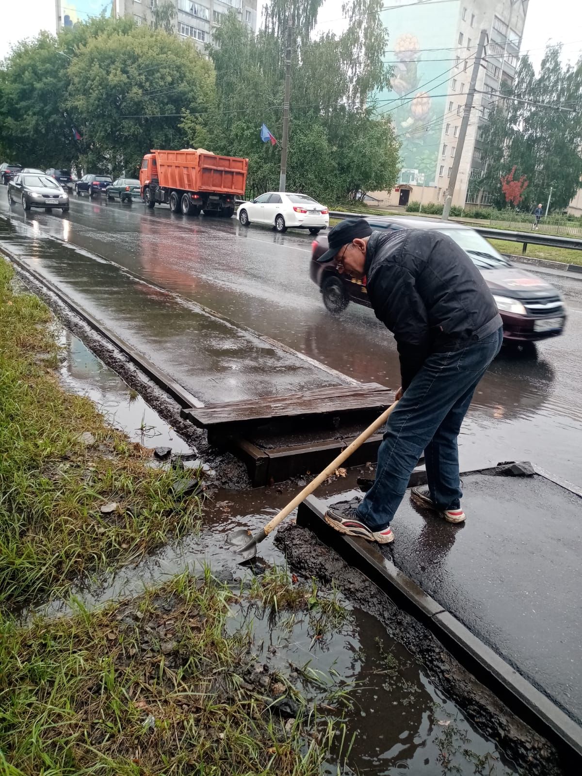 В связи с дождливой погодой нижегородцы могут сообщать о местах подтоплений  на страницах администраций районов в социальных сетях - Официальный сайт  администрации города Нижнего Новгорода